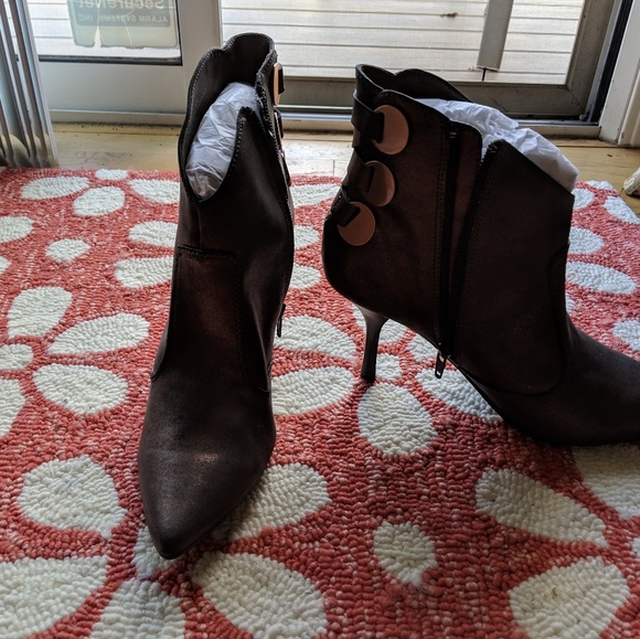 Boots - Picture 4 of 4